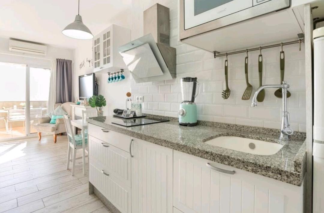El Estudio De La Playa Benalbeach Holidays Deluxe Беналмадена Екстериор снимка